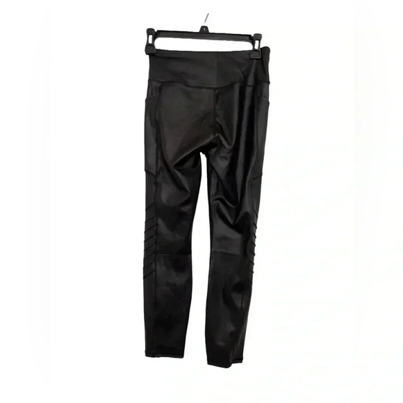 Move Theory Black Athletic Leggings with pockets and ridges Size Small - Picture 3 of 9